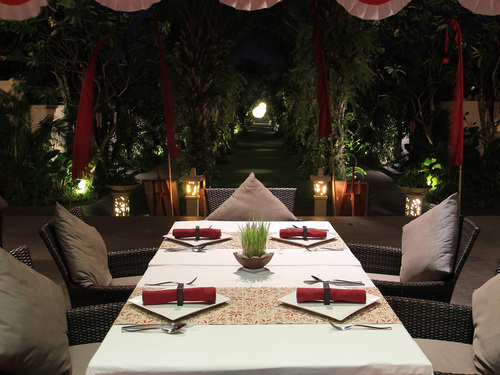 Dining at Mahagiri Villas Sanur